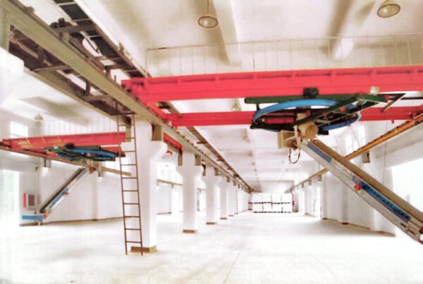 1749265137095_0 Stacking Crane